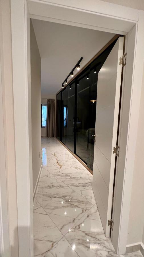 Zeus Tirana Suite Deluxe Ngoại thất bức ảnh