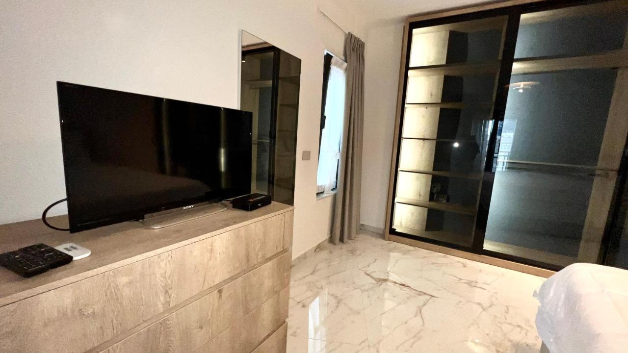 Zeus Tirana Suite Deluxe Ngoại thất bức ảnh